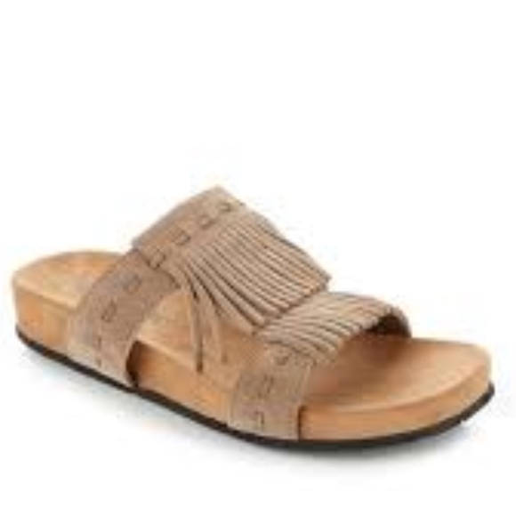 minnetonka daisy sandals